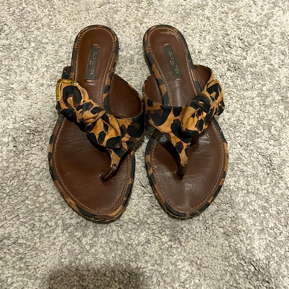 Louis Vuitton sandals size 37